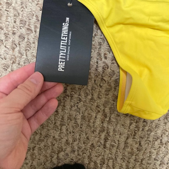 PrettyLittleThing Yellow Greek Key Low Scoop Bikini Top Cheeky Bottoms Size US 0 - Picture 15 of 15
